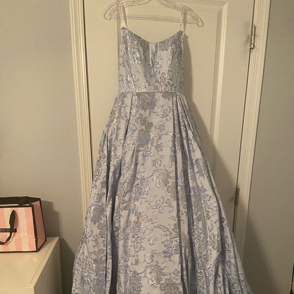 Prom dress - Picture 3 of 4